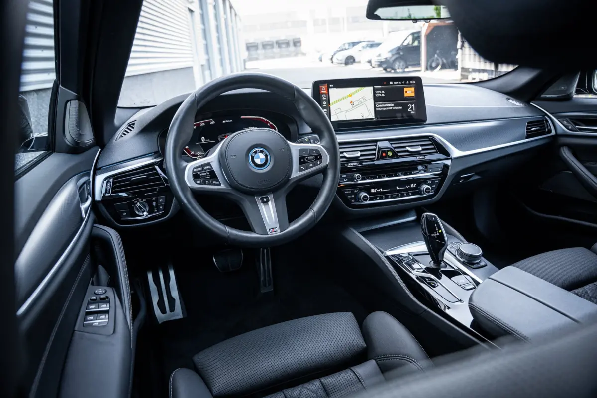 530e M-Sport Business Edition Plus | Herman Kardon || Achteruitrijcamera | Apple Carplay/Android Auto|telefoonintegratie premium | Trekhaak elektrisch uitklapbaar