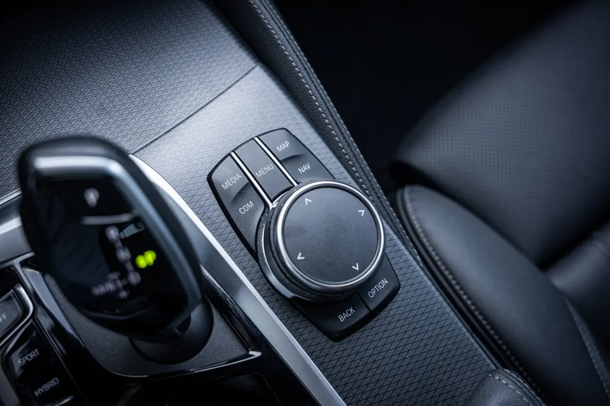 530e M-Sport Business Edition Plus | Herman Kardon || Achteruitrijcamera | Apple Carplay/Android Auto|telefoonintegratie premium | Trekhaak elektrisch uitklapbaar