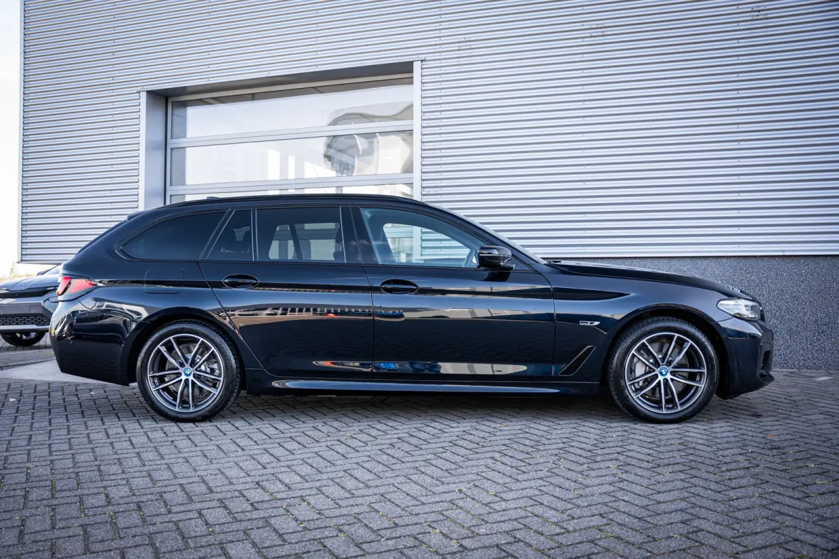 530e M-Sport Business Edition Plus | Herman Kardon || Achteruitrijcamera | Apple Carplay/Android Auto|telefoonintegratie premium | Trekhaak elektrisch uitklapbaar