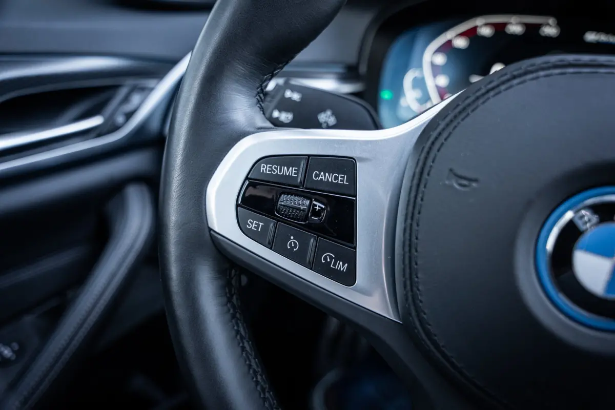 530e M-Sport Business Edition Plus | Herman Kardon || Achteruitrijcamera | Apple Carplay/Android Auto|telefoonintegratie premium | Trekhaak elektrisch uitklapbaar