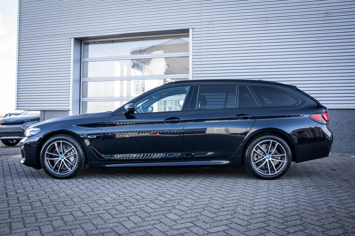 530e M-Sport Business Edition Plus | Herman Kardon || Achteruitrijcamera | Apple Carplay/Android Auto|telefoonintegratie premium | Trekhaak elektrisch uitklapbaar