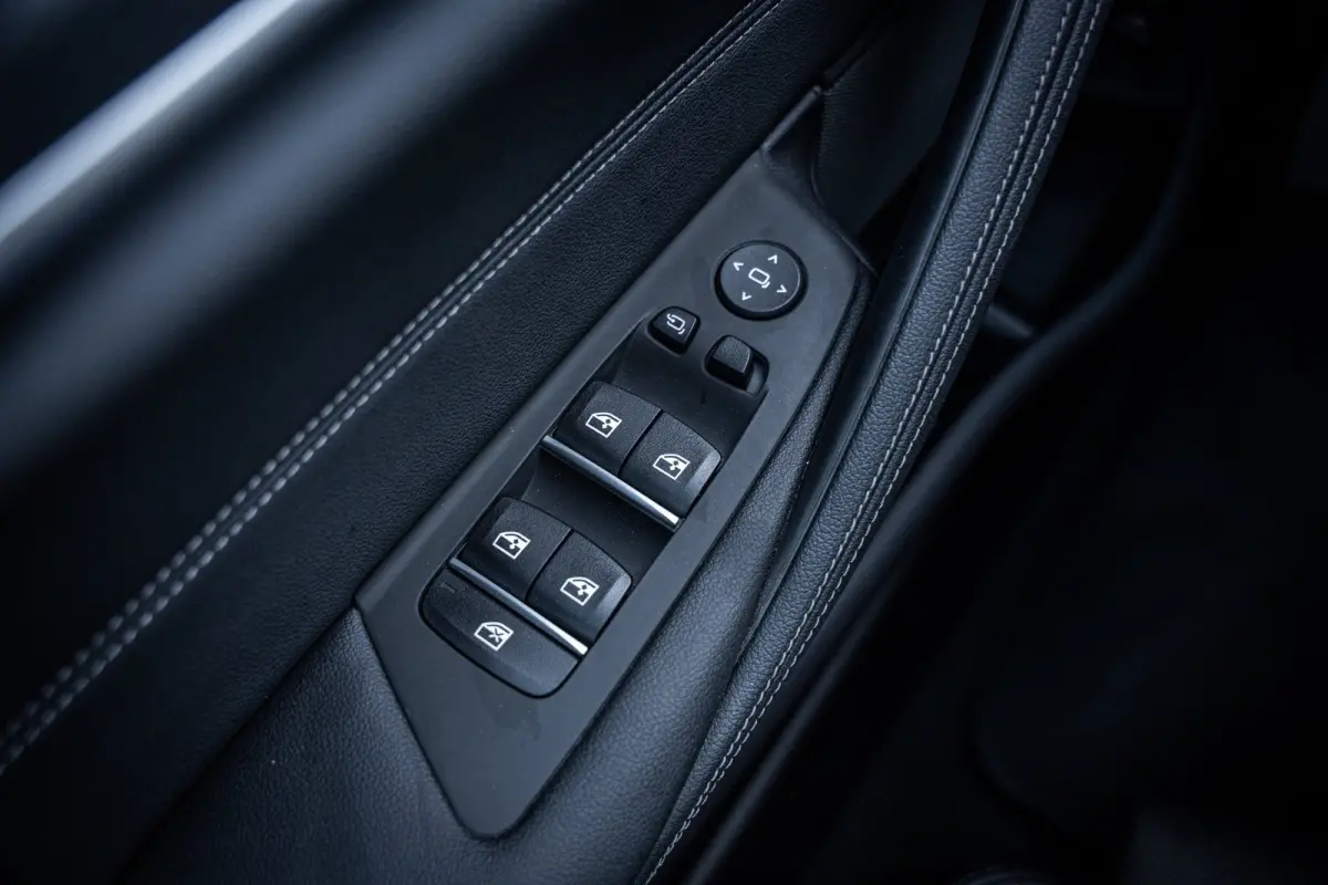 530e M-Sport Business Edition Plus | Herman Kardon || Achteruitrijcamera | Apple Carplay/Android Auto|telefoonintegratie premium | Trekhaak elektrisch uitklapbaar