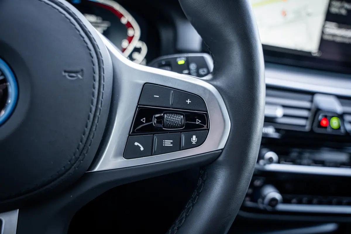 530e M-Sport Business Edition Plus | Herman Kardon || Achteruitrijcamera | Apple Carplay/Android Auto|telefoonintegratie premium | Trekhaak elektrisch uitklapbaar