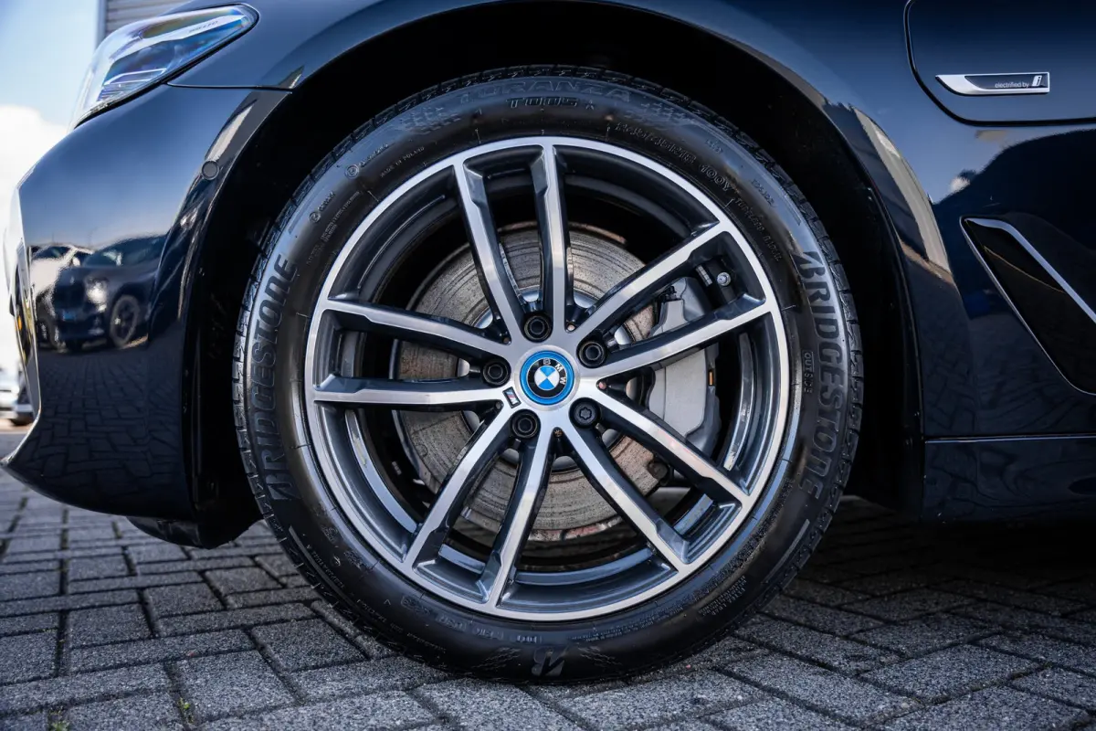 530e M-Sport Business Edition Plus | Herman Kardon || Achteruitrijcamera | Apple Carplay/Android Auto|telefoonintegratie premium | Trekhaak elektrisch uitklapbaar