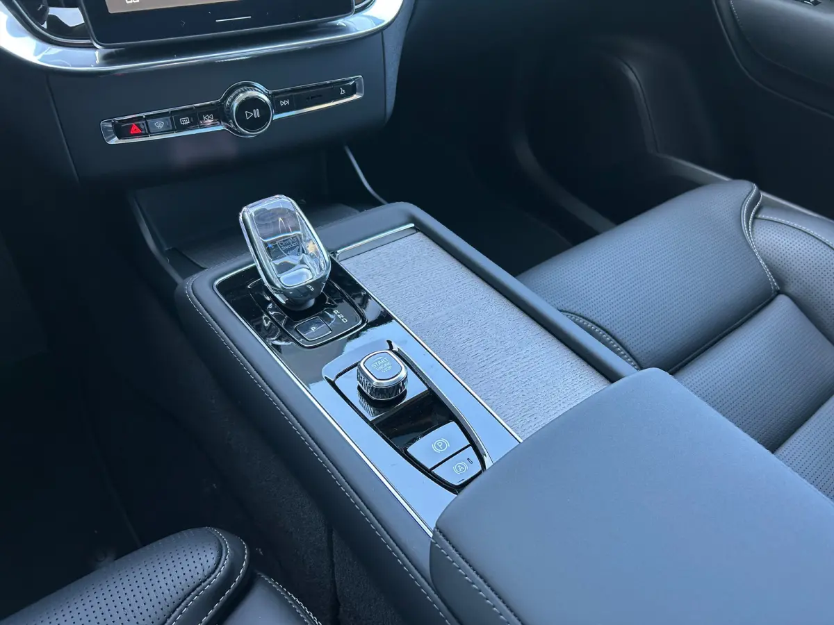 2.0 T8 Plug-in hybrid AWD Ultra Dark Exec. Ed. | Full option! | Forest Lake | Cardamom | Luchtvering | Bowers & Wilkins | Massage |