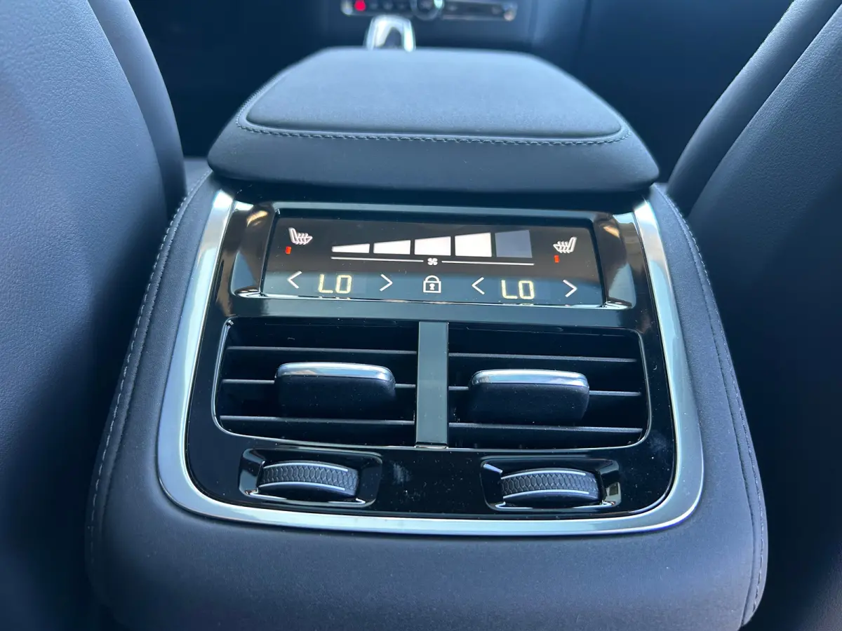 2.0 T8 Plug-in hybrid AWD Ultra Dark Exec. Ed. | Full option! | Forest Lake | Cardamom | Luchtvering | Bowers & Wilkins | Massage |