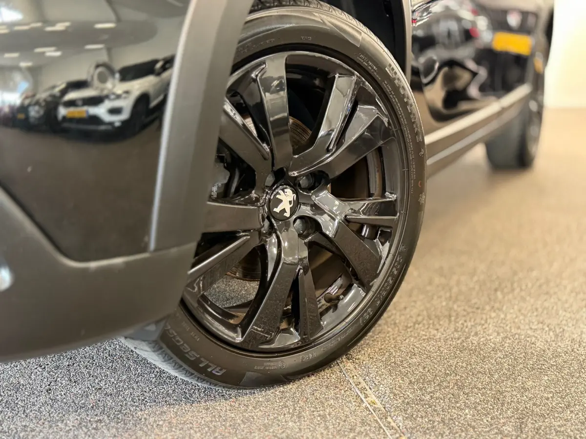 1.2 PureTech GT-Line|NAVI|CAMERA|PANORAMA|CRUISE