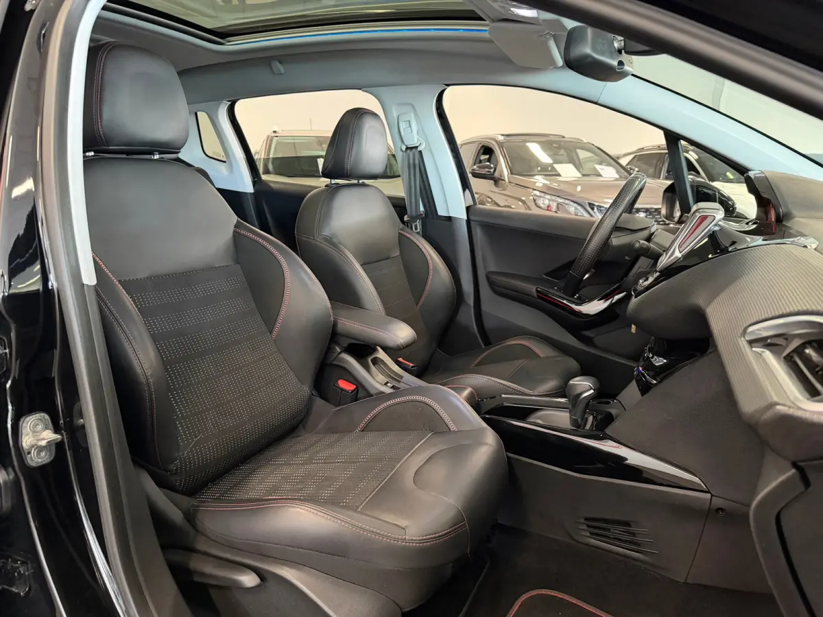 1.2 PureTech GT-Line|NAVI|CAMERA|PANORAMA|CRUISE