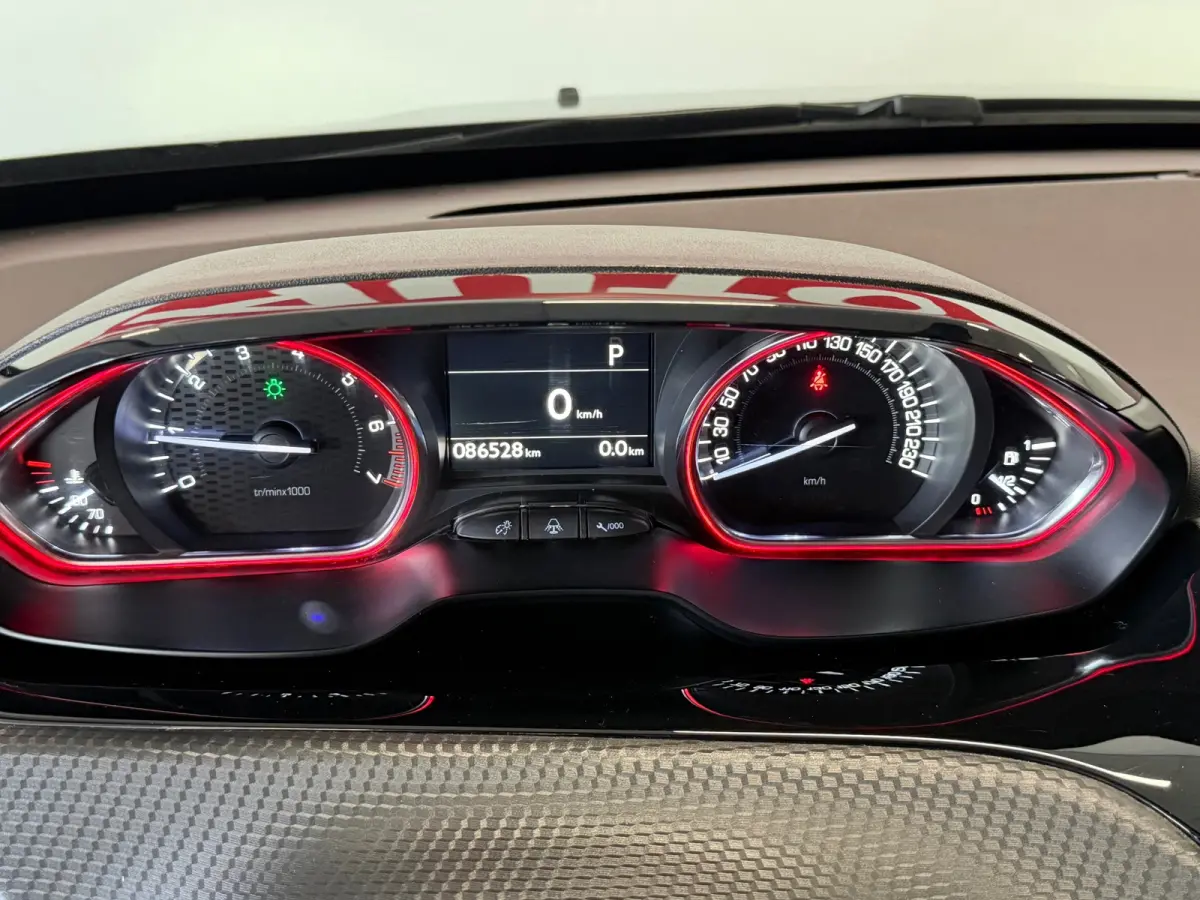 1.2 PureTech GT-Line|NAVI|CAMERA|PANORAMA|CRUISE