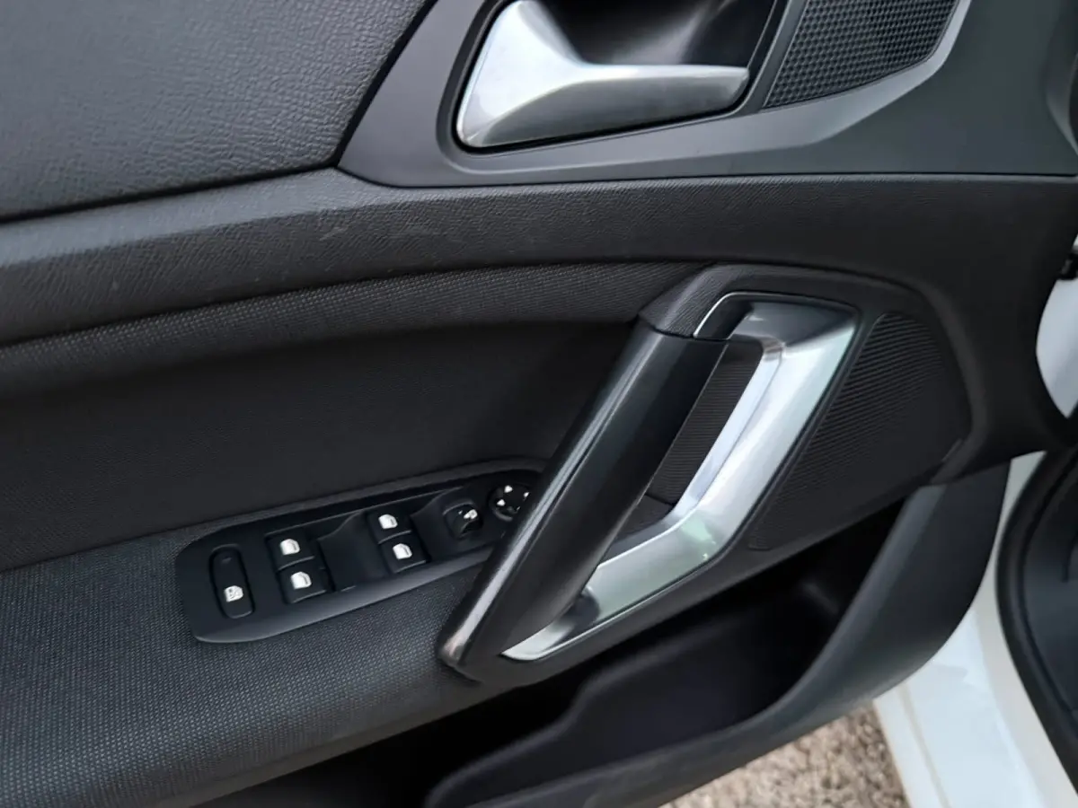 1.6 BlueHDI Blue Lease Executive|PANO|CARPLAY|PDC|TREKHAAK|NWE APK