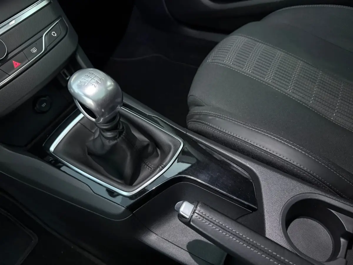 1.6 BlueHDI Blue Lease Executive|PANO|CARPLAY|PDC|TREKHAAK|NWE APK