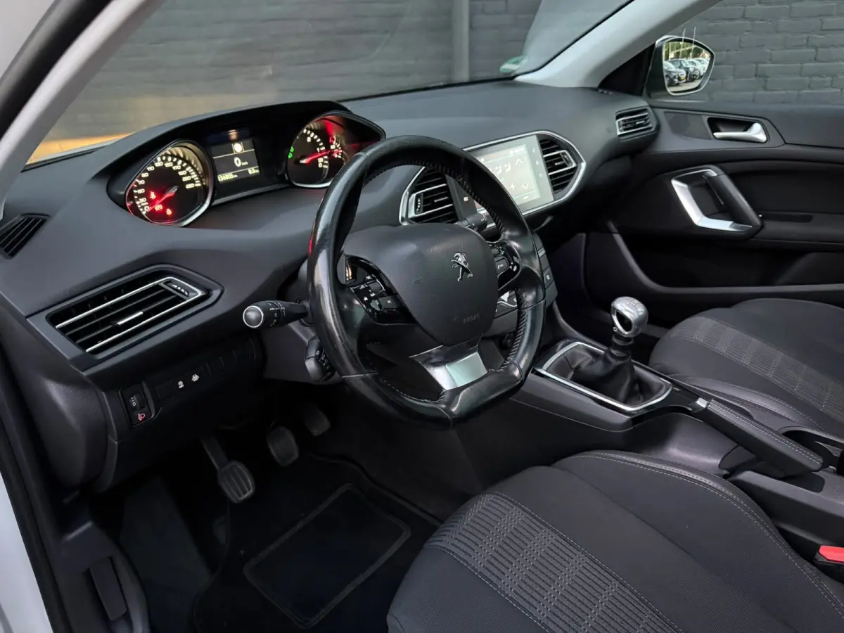 1.6 BlueHDI Blue Lease Executive|PANO|CARPLAY|PDC|TREKHAAK|NWE APK