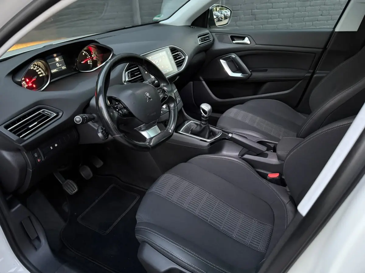 1.6 BlueHDI Blue Lease Executive|PANO|CARPLAY|PDC|TREKHAAK|NWE APK