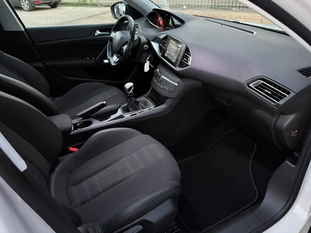 1.6 BlueHDI Blue Lease Executive|PANO|CARPLAY|PDC|TREKHAAK|NWE APK