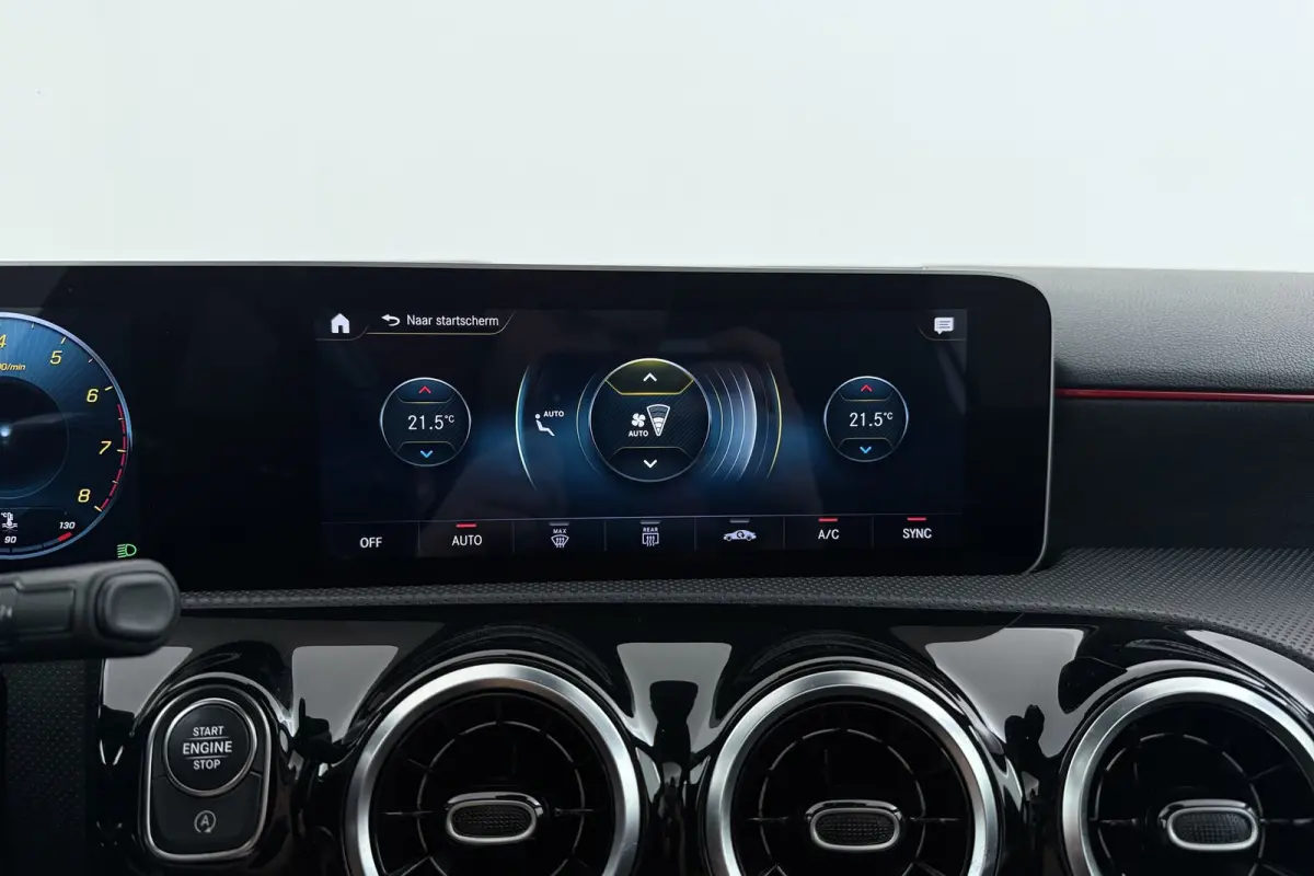 180 Business Solution AMG-Line | Panoramadak | Stoelverwarming | Climate Control | Dealer Ond. | CarPlay |