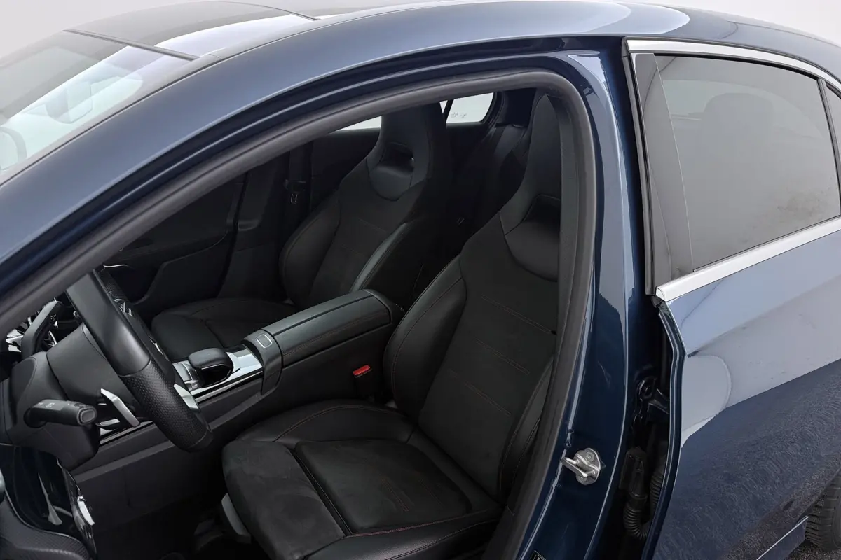180 Business Solution AMG-Line | Panoramadak | Stoelverwarming | Climate Control | Dealer Ond. | CarPlay |