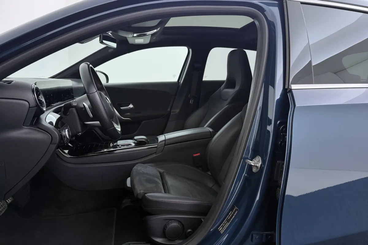 180 Business Solution AMG-Line | Panoramadak | Stoelverwarming | Climate Control | Dealer Ond. | CarPlay |