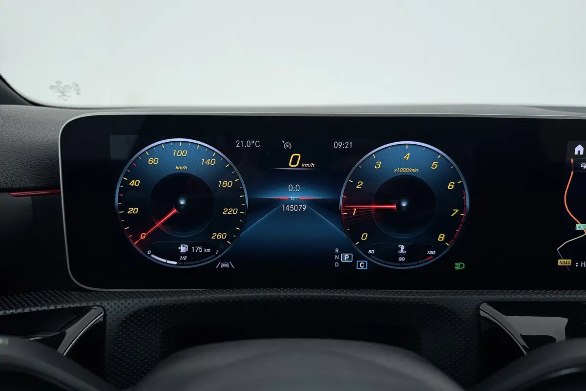 180 Business Solution AMG-Line | Panoramadak | Stoelverwarming | Climate Control | Dealer Ond. | CarPlay |