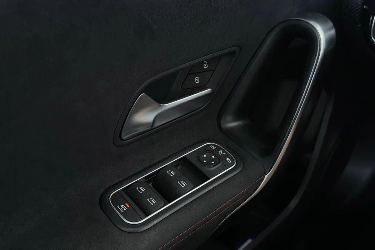 180 Business Solution AMG-Line | Panoramadak | Stoelverwarming | Climate Control | Dealer Ond. | CarPlay |