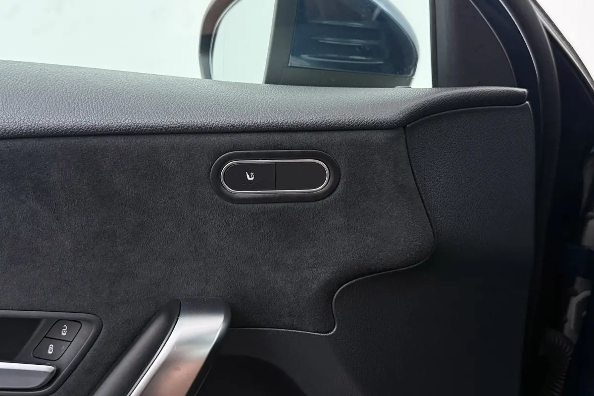 180 Business Solution AMG-Line | Panoramadak | Stoelverwarming | Climate Control | Dealer Ond. | CarPlay |