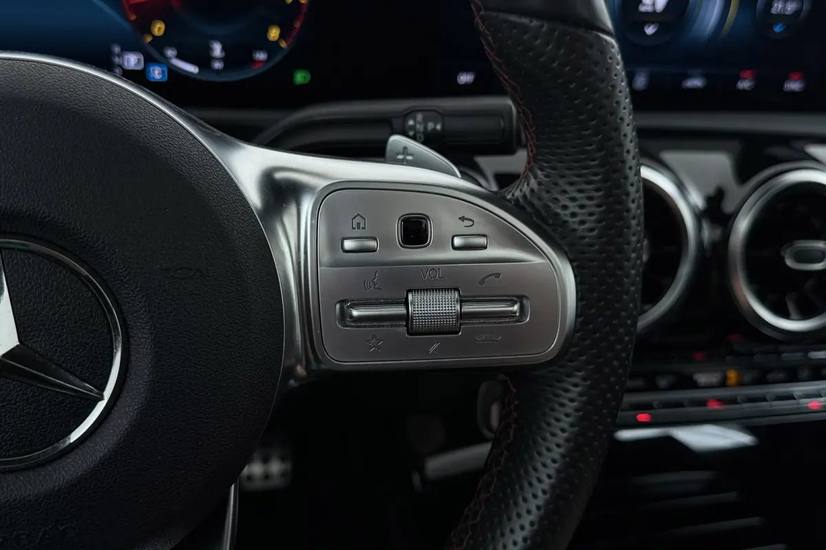 180 Business Solution AMG-Line | Panoramadak | Stoelverwarming | Climate Control | Dealer Ond. | CarPlay |