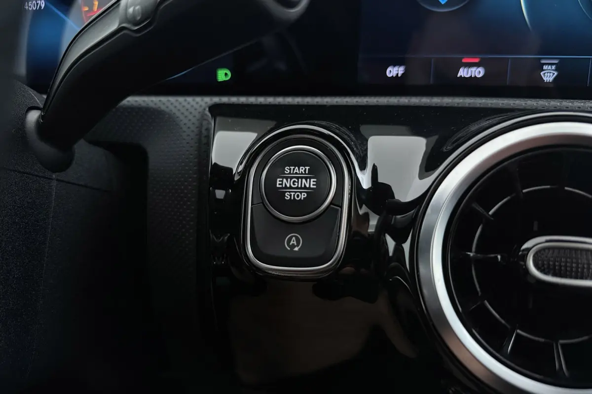 180 Business Solution AMG-Line | Panoramadak | Stoelverwarming | Climate Control | Dealer Ond. | CarPlay |
