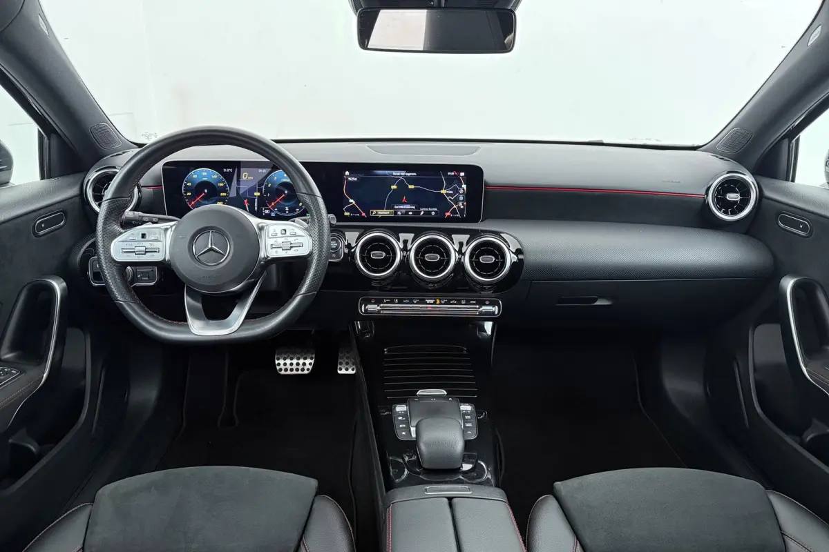 180 Business Solution AMG-Line | Panoramadak | Stoelverwarming | Climate Control | Dealer Ond. | CarPlay |