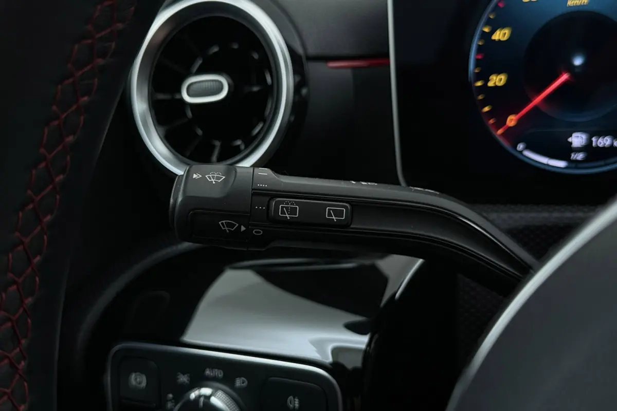 180 Business Solution AMG-Line | Panoramadak | Stoelverwarming | Climate Control | Dealer Ond. | CarPlay |