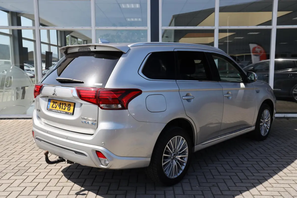 2.4 PHEV Pure+|Camera|Trekhaak|PDC|