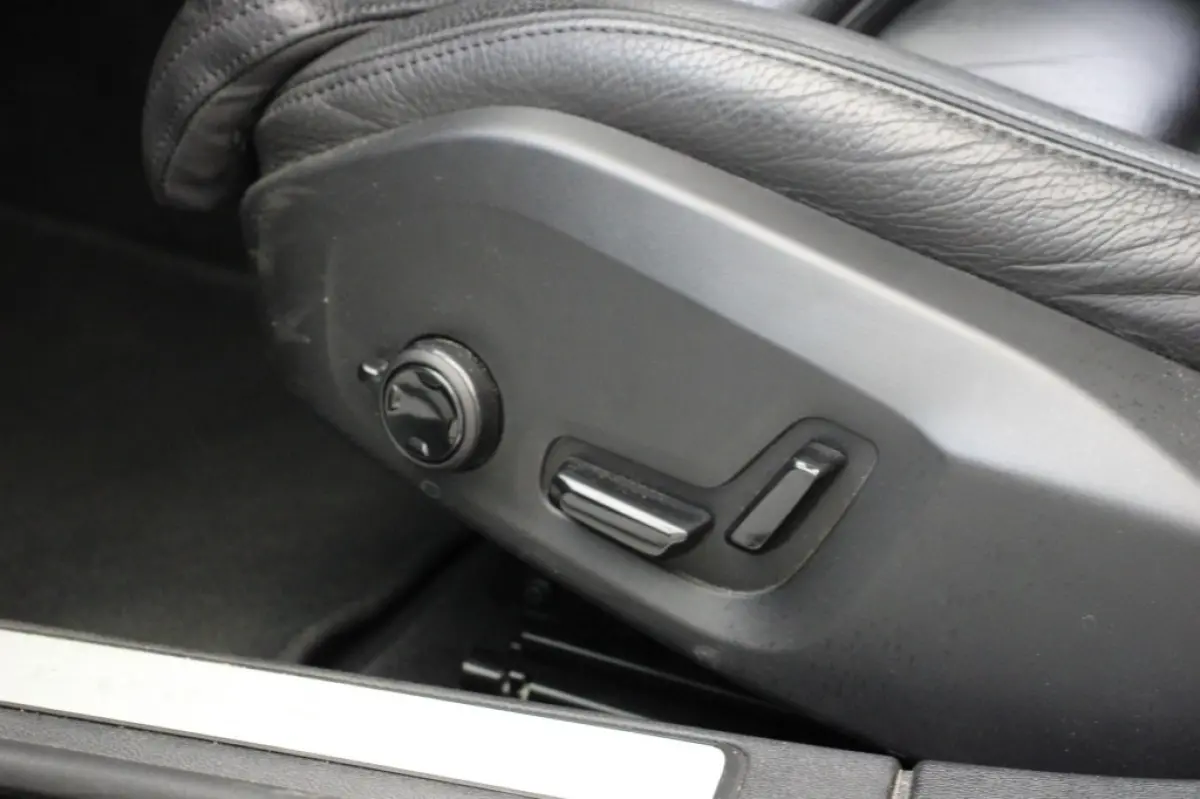 2.0 B3 Inscription Automaat - Carplay, Camera, Leer, Memory, Stoelverw. Afn. Trekhaak