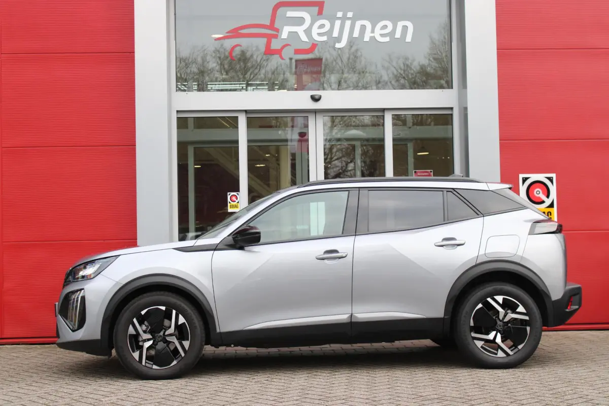 1.2 100PK ALLURE | DRAADLOZE APPLE CARPLAY/ANDROID AUTO | ACHTERUITRIJ CAMERA | PARKEERSENSOREN VOOR EN ACHTER | NAVIGATIE | CLIMATE CONTROL | LICHTMETALEN VELGEN 17" | LED KOPLAMPEN |