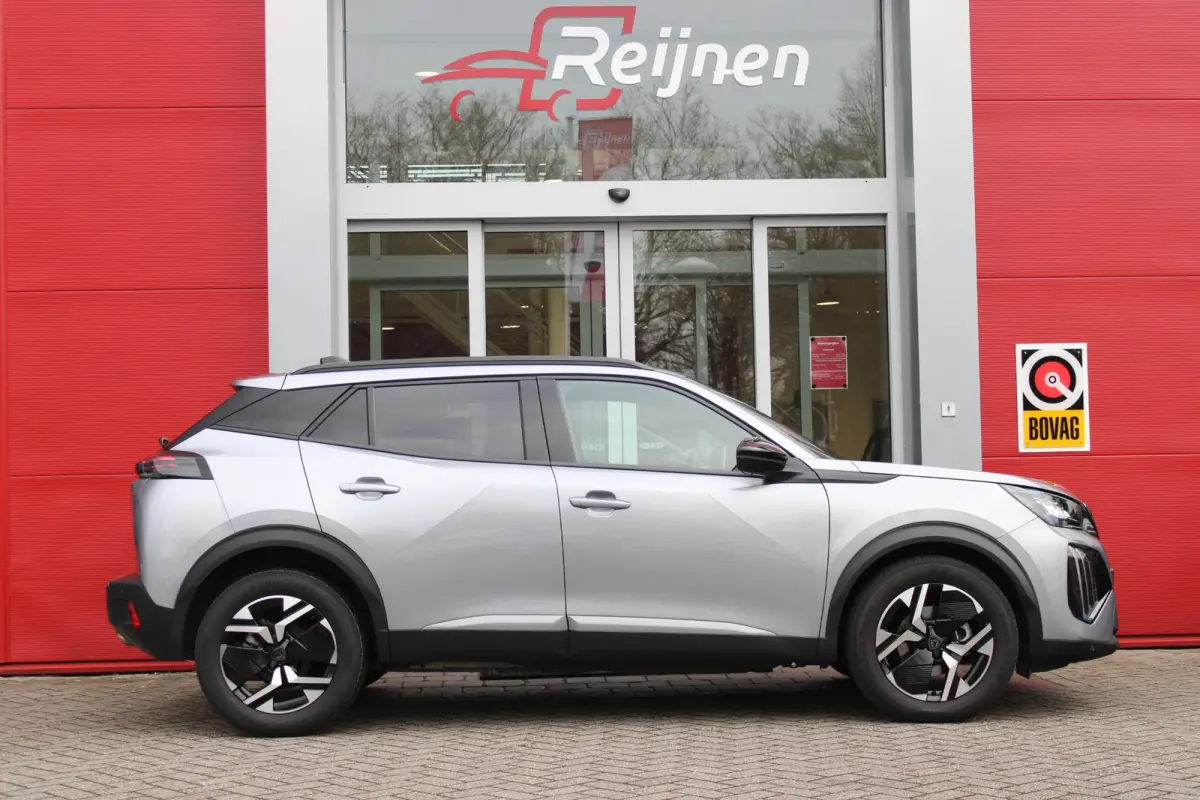 1.2 100PK ALLURE | DRAADLOZE APPLE CARPLAY/ANDROID AUTO | ACHTERUITRIJ CAMERA | PARKEERSENSOREN VOOR EN ACHTER | NAVIGATIE | CLIMATE CONTROL | LICHTMETALEN VELGEN 17" | LED KOPLAMPEN |