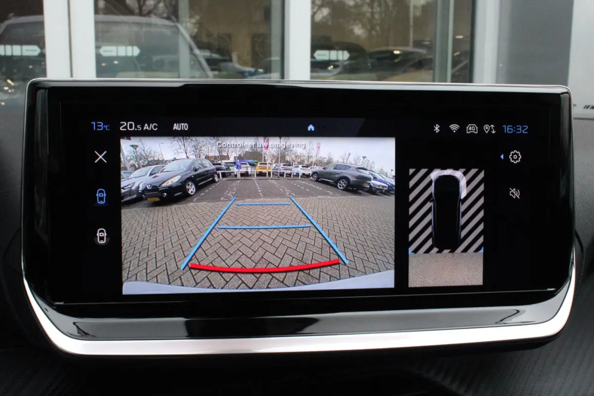 1.2 100PK ALLURE | DRAADLOZE APPLE CARPLAY/ANDROID AUTO | ACHTERUITRIJ CAMERA | PARKEERSENSOREN VOOR EN ACHTER | NAVIGATIE | CLIMATE CONTROL | LICHTMETALEN VELGEN 17" | LED KOPLAMPEN |