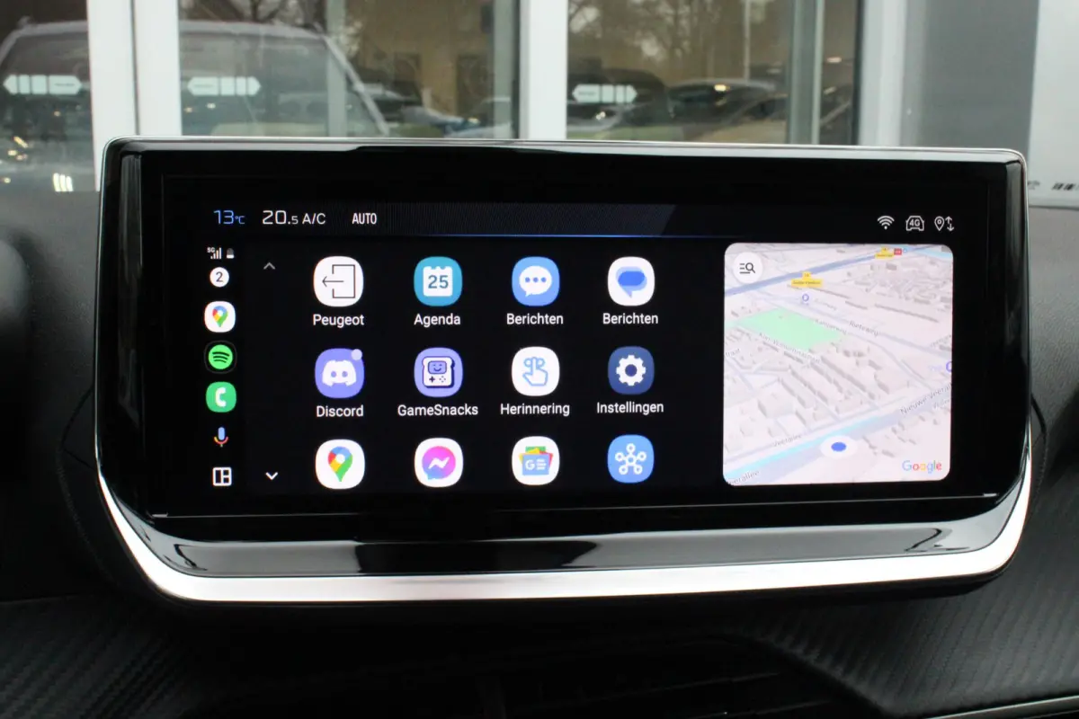 1.2 100PK ALLURE | DRAADLOZE APPLE CARPLAY/ANDROID AUTO | ACHTERUITRIJ CAMERA | PARKEERSENSOREN VOOR EN ACHTER | NAVIGATIE | CLIMATE CONTROL | LICHTMETALEN VELGEN 17" | LED KOPLAMPEN |