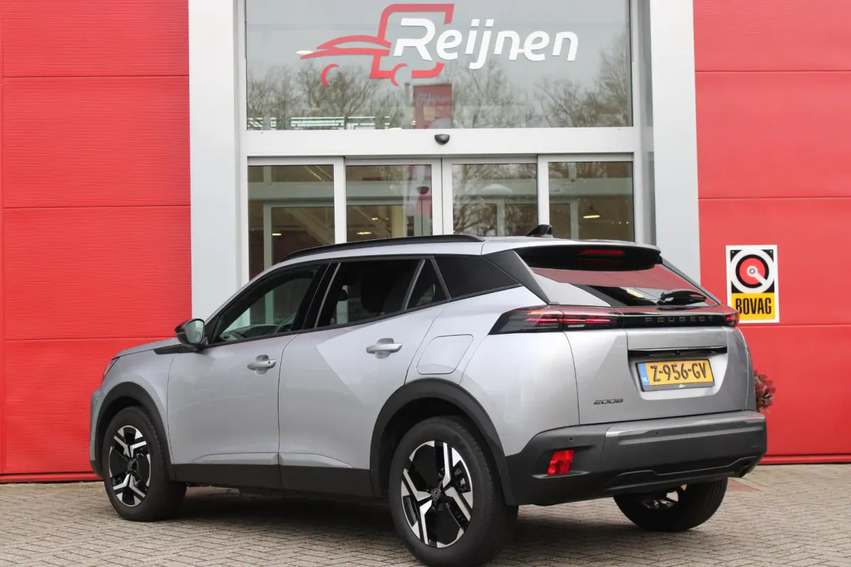 1.2 100PK ALLURE | DRAADLOZE APPLE CARPLAY/ANDROID AUTO | ACHTERUITRIJ CAMERA | PARKEERSENSOREN VOOR EN ACHTER | NAVIGATIE | CLIMATE CONTROL | LICHTMETALEN VELGEN 17" | LED KOPLAMPEN |