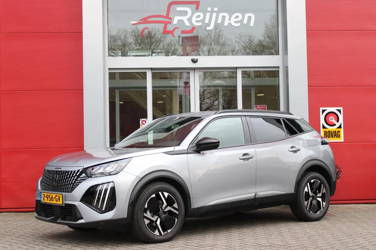 1.2 100PK ALLURE | DRAADLOZE APPLE CARPLAY/ANDROID AUTO | ACHTERUITRIJ CAMERA | PARKEERSENSOREN VOOR EN ACHTER | NAVIGATIE | CLIMATE CONTROL | LICHTMETALEN VELGEN 17" | LED KOPLAMPEN |