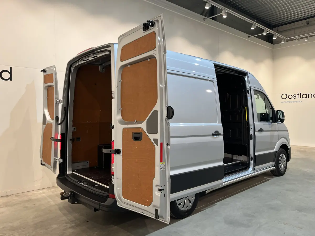 35 2.0 TDI L3H3 140 PK Automaat / Euro 6 / Trekhaak 3.000 KG / Airco / Cruise Control / CarPlay / PDC / Navigatie / 3-Zits / 69.000 KM !!