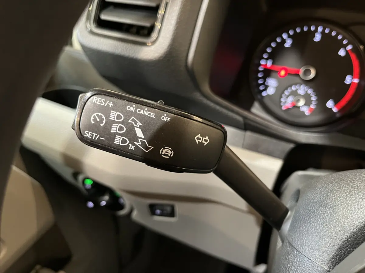 35 2.0 TDI L3H3 140 PK Automaat / Euro 6 / Trekhaak 3.000 KG / Airco / Cruise Control / CarPlay / PDC / Navigatie / 3-Zits / 69.000 KM !!