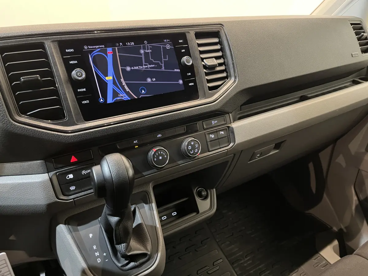 35 2.0 TDI L3H3 140 PK Automaat / Euro 6 / Trekhaak 3.000 KG / Airco / Cruise Control / CarPlay / PDC / Navigatie / 3-Zits / 69.000 KM !!