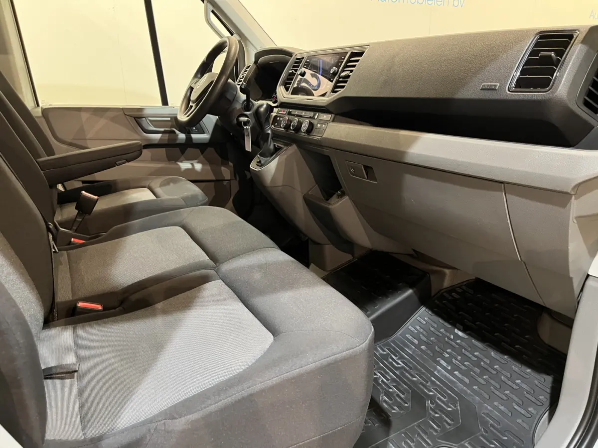 35 2.0 TDI L3H3 140 PK Automaat / Euro 6 / Trekhaak 3.000 KG / Airco / Cruise Control / CarPlay / PDC / Navigatie / 3-Zits / 69.000 KM !!