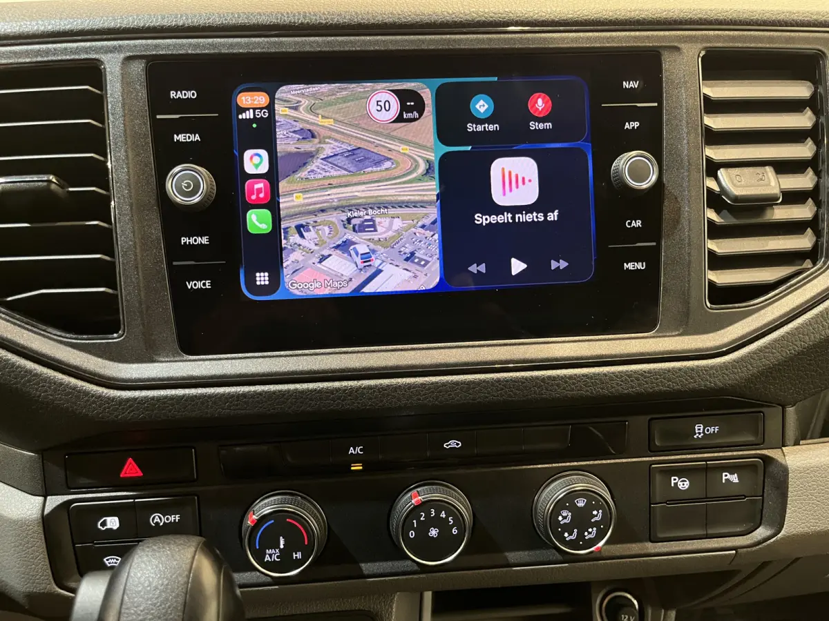 35 2.0 TDI L3H3 140 PK Automaat / Euro 6 / Trekhaak 3.000 KG / Airco / Cruise Control / CarPlay / PDC / Navigatie / 3-Zits / 69.000 KM !!