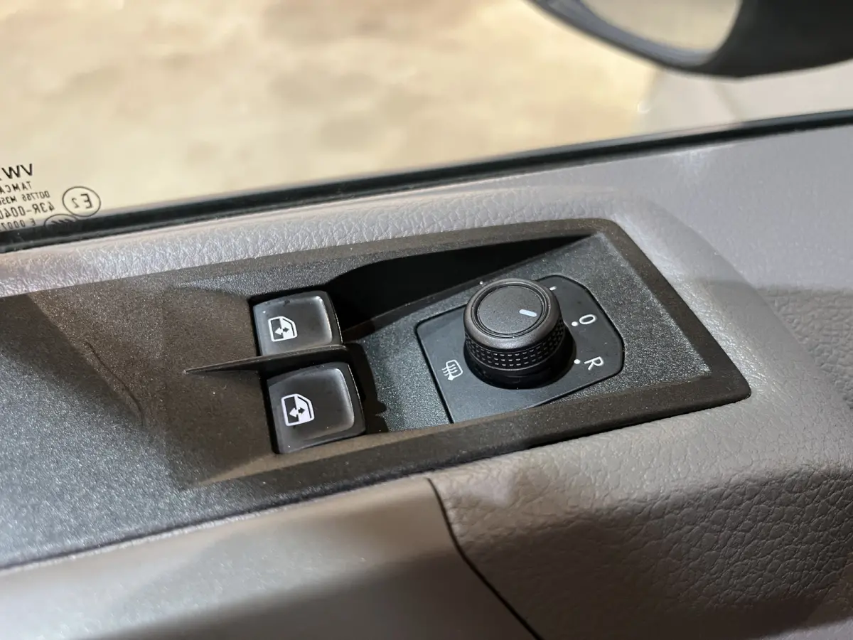 35 2.0 TDI L3H3 140 PK Automaat / Euro 6 / Trekhaak 3.000 KG / Airco / Cruise Control / CarPlay / PDC / Navigatie / 3-Zits / 69.000 KM !!