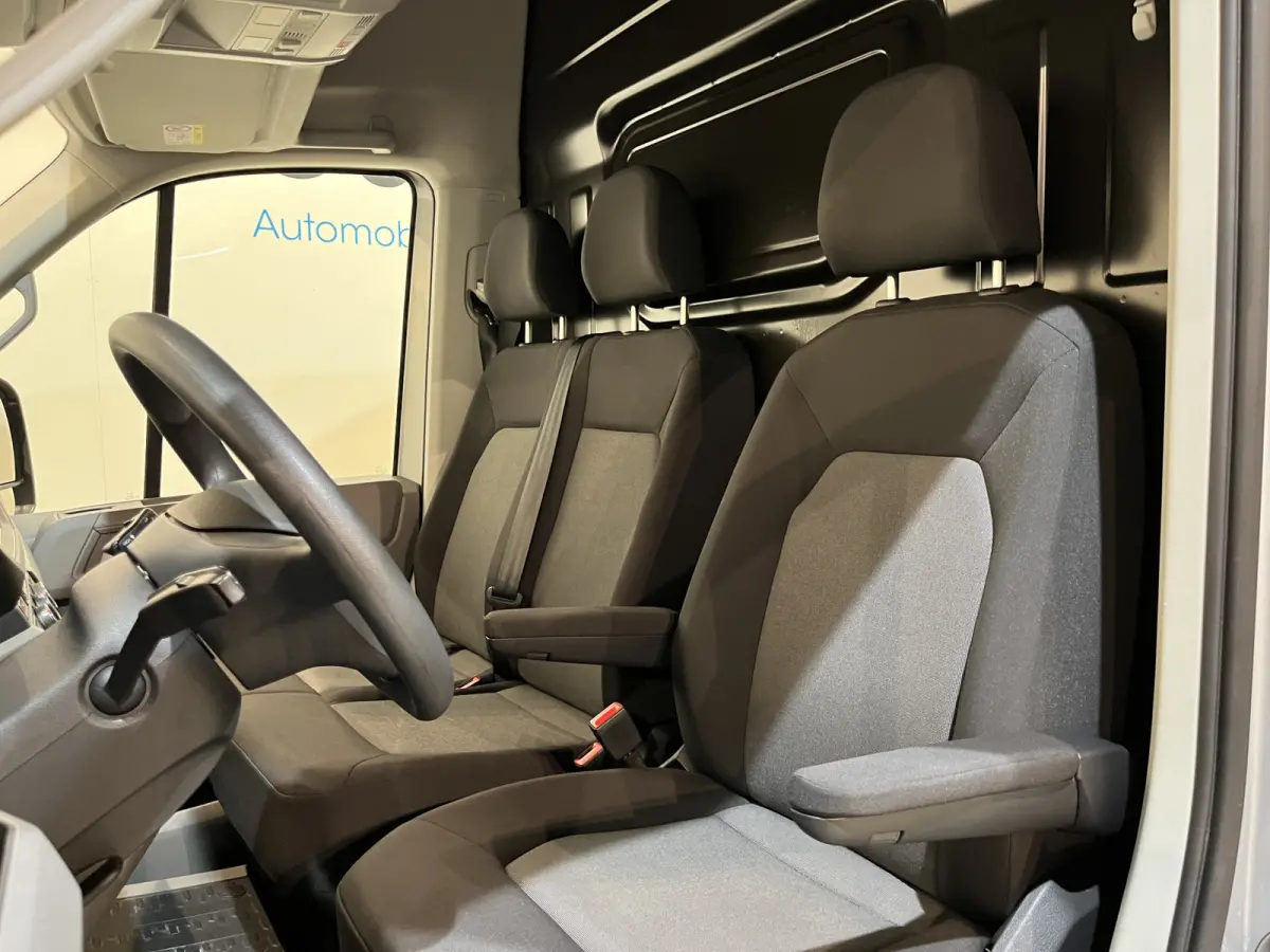 35 2.0 TDI L3H3 140 PK Automaat / Euro 6 / Trekhaak 3.000 KG / Airco / Cruise Control / CarPlay / PDC / Navigatie / 3-Zits / 69.000 KM !!