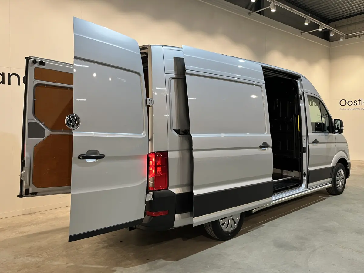 35 2.0 TDI L3H3 140 PK Automaat / Euro 6 / Trekhaak 3.000 KG / Airco / Cruise Control / CarPlay / PDC / Navigatie / 3-Zits / 69.000 KM !!
