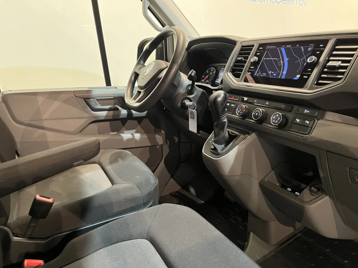 35 2.0 TDI L3H3 140 PK Automaat / Euro 6 / Trekhaak 3.000 KG / Airco / Cruise Control / CarPlay / PDC / Navigatie / 3-Zits / 69.000 KM !!