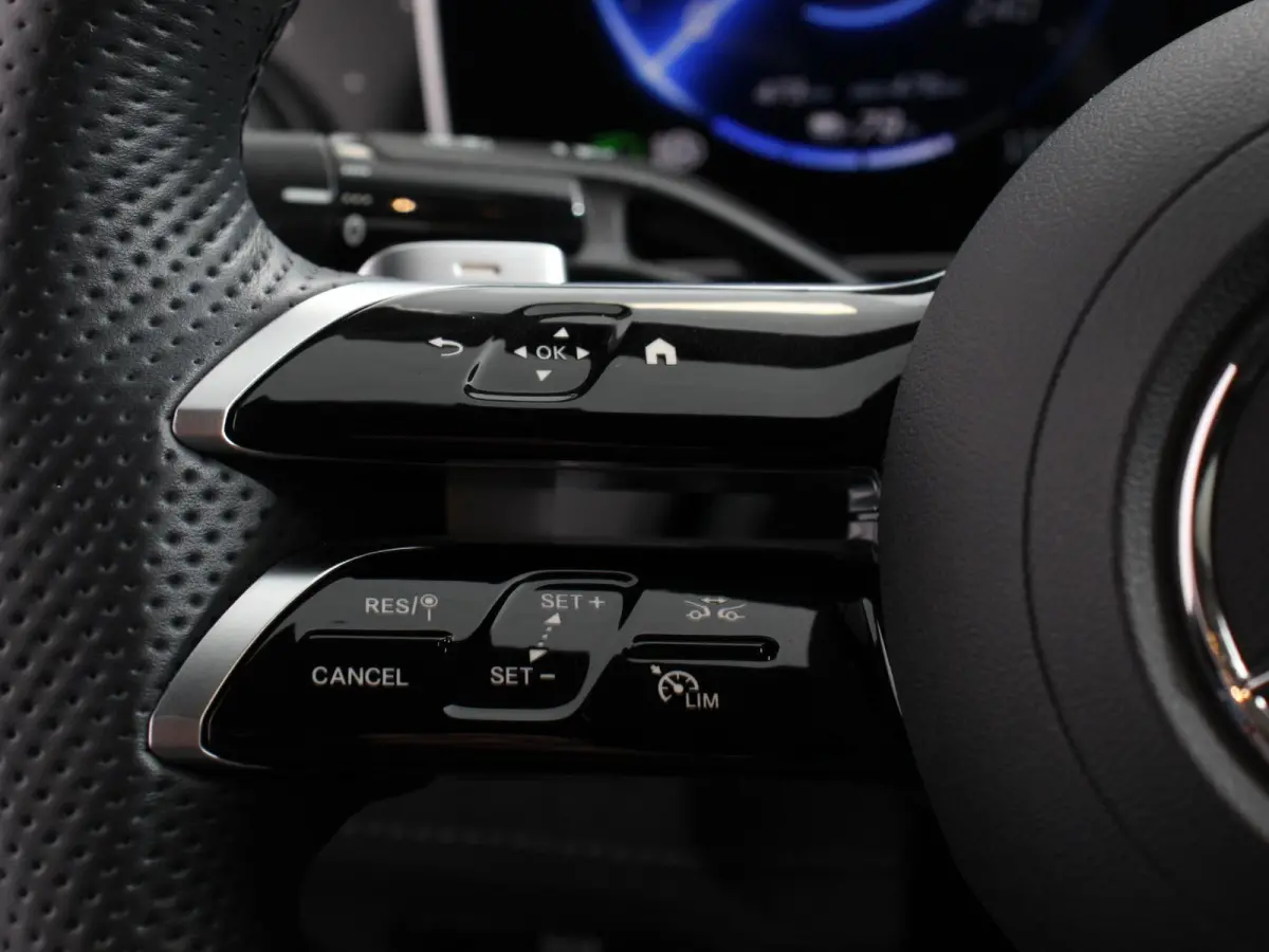 350 AMG Line Edition Advanced Plus 292 kWh Climate control Adaptieve cruise control Parkeersensoren Achteruitrijcamera Sfeerverlichting Stoelverwarming Keyless LED Navigatie