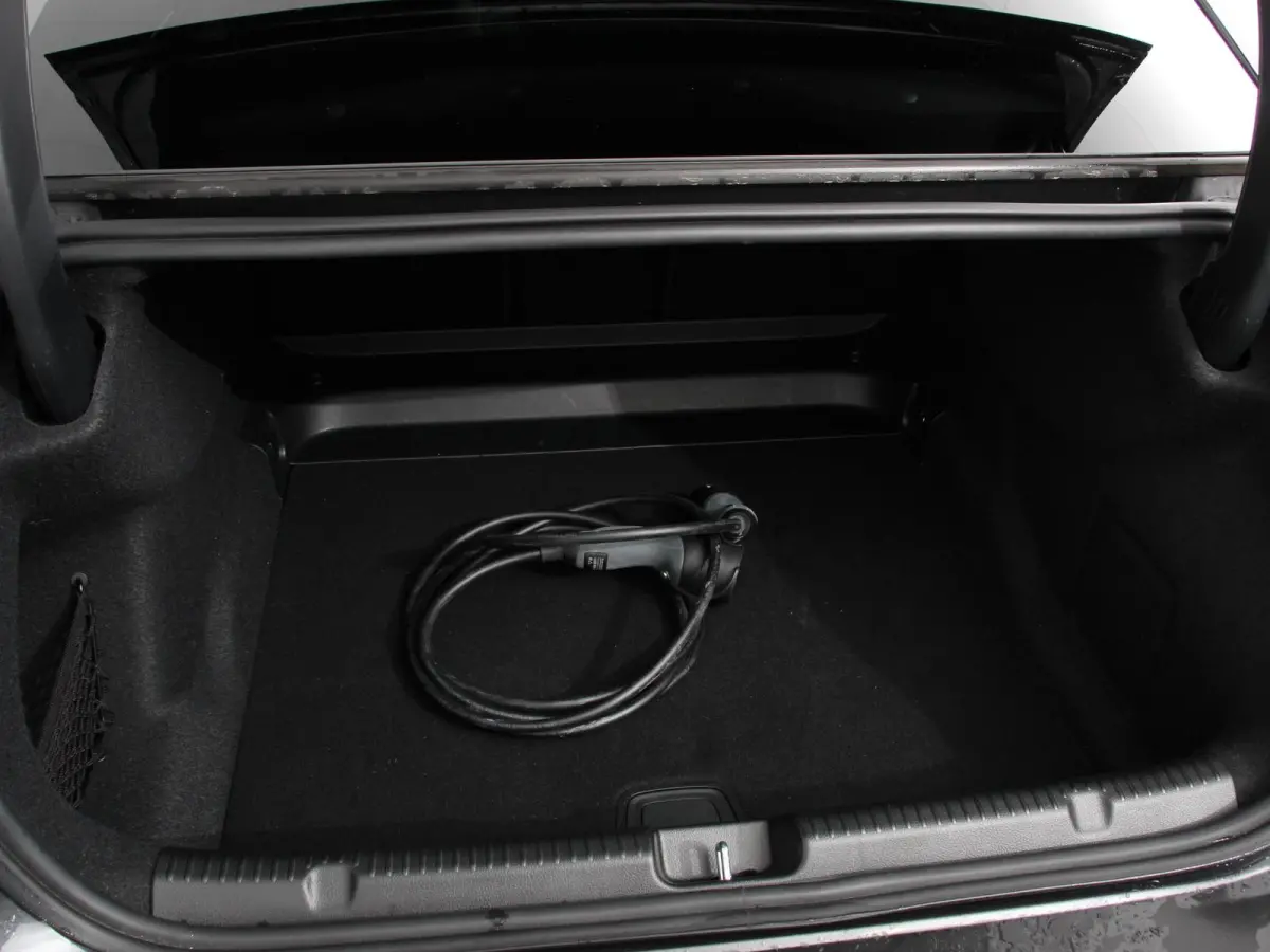 350 AMG Line Edition Advanced Plus 292 kWh Climate control Adaptieve cruise control Parkeersensoren Achteruitrijcamera Sfeerverlichting Stoelverwarming Keyless LED Navigatie
