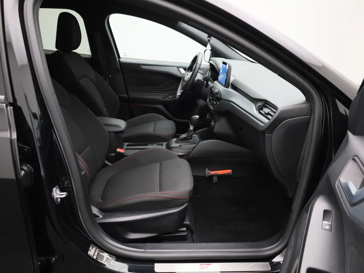 1.0 EcoBoost Hybrid ST Line Style | Trekhaak | Cruise Control | Winter Pack | Full LED | Keyless Entry&Go | Achteruitcamera |