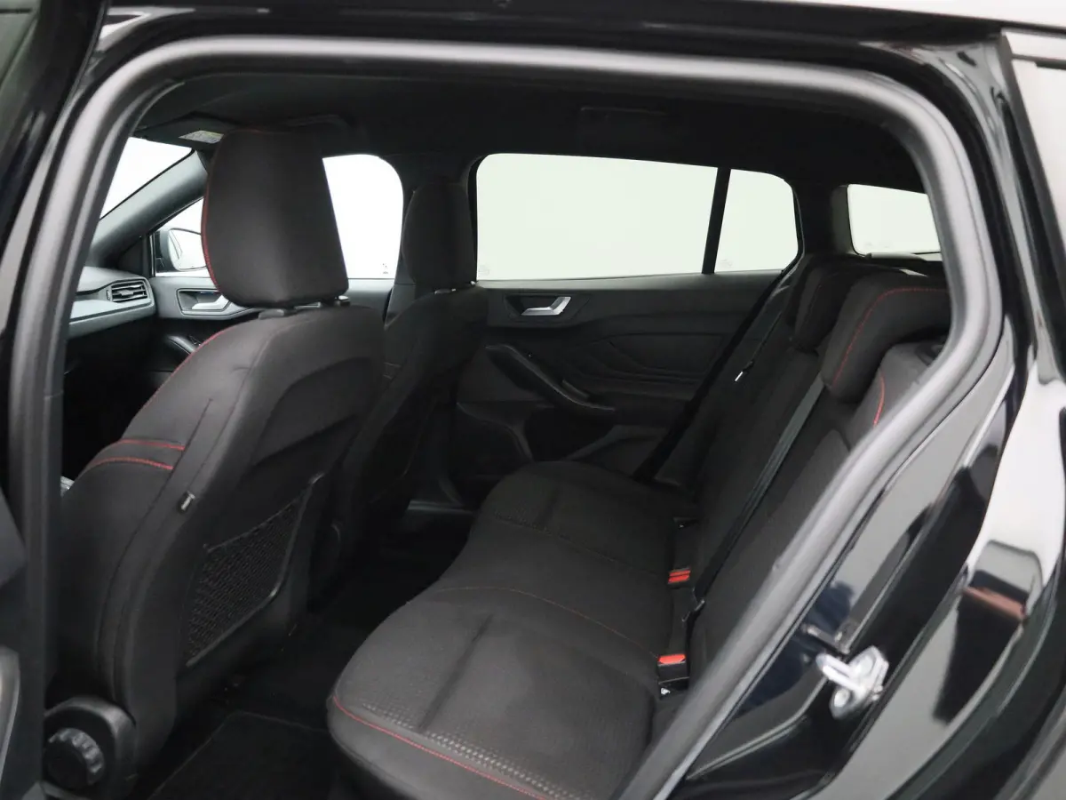 1.0 EcoBoost Hybrid ST Line Style | Trekhaak | Cruise Control | Winter Pack | Full LED | Keyless Entry&Go | Achteruitcamera |