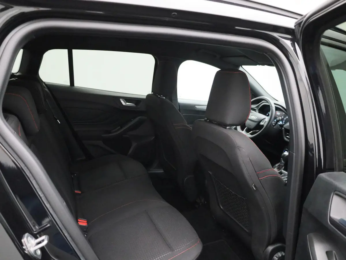1.0 EcoBoost Hybrid ST Line Style | Trekhaak | Cruise Control | Winter Pack | Full LED | Keyless Entry&Go | Achteruitcamera |